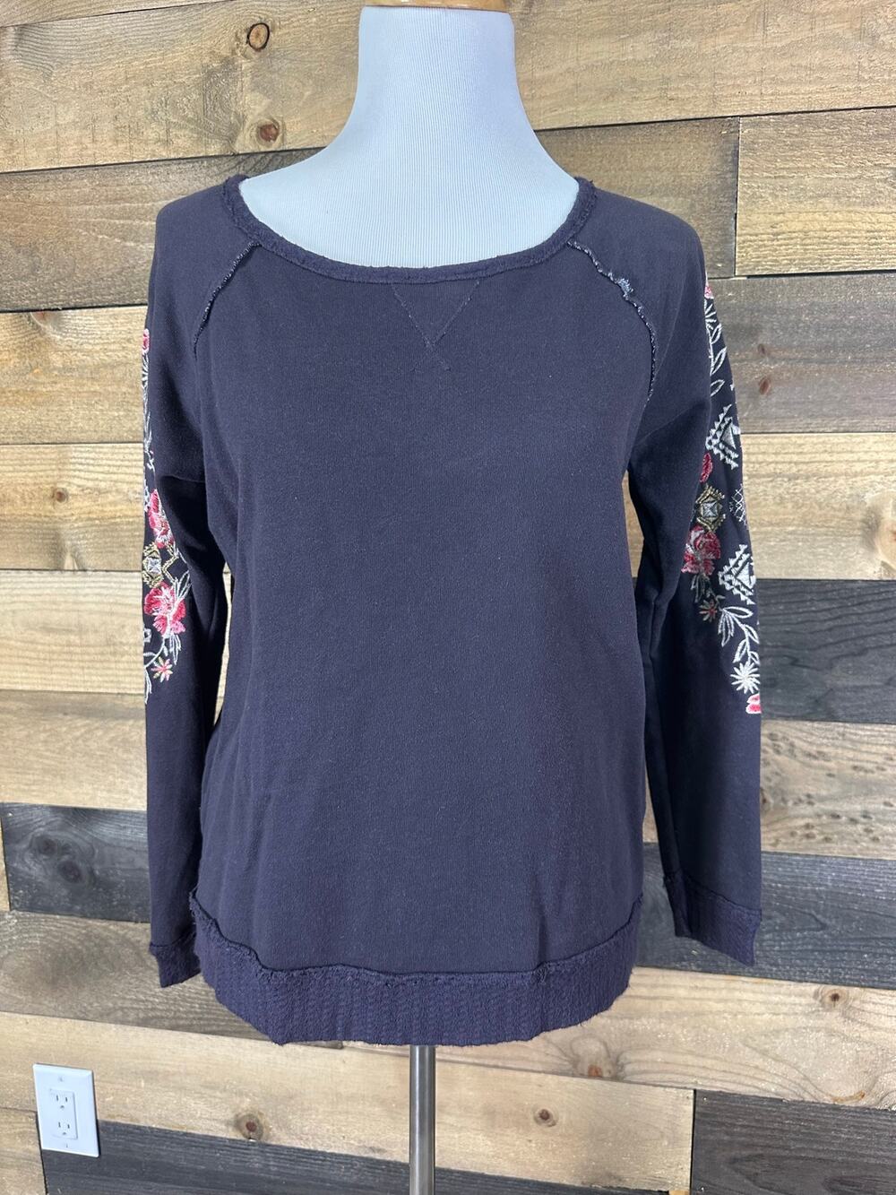 KNOX ROSE Women’s Gray Embroidered Sleeve Sweatshirt Size M